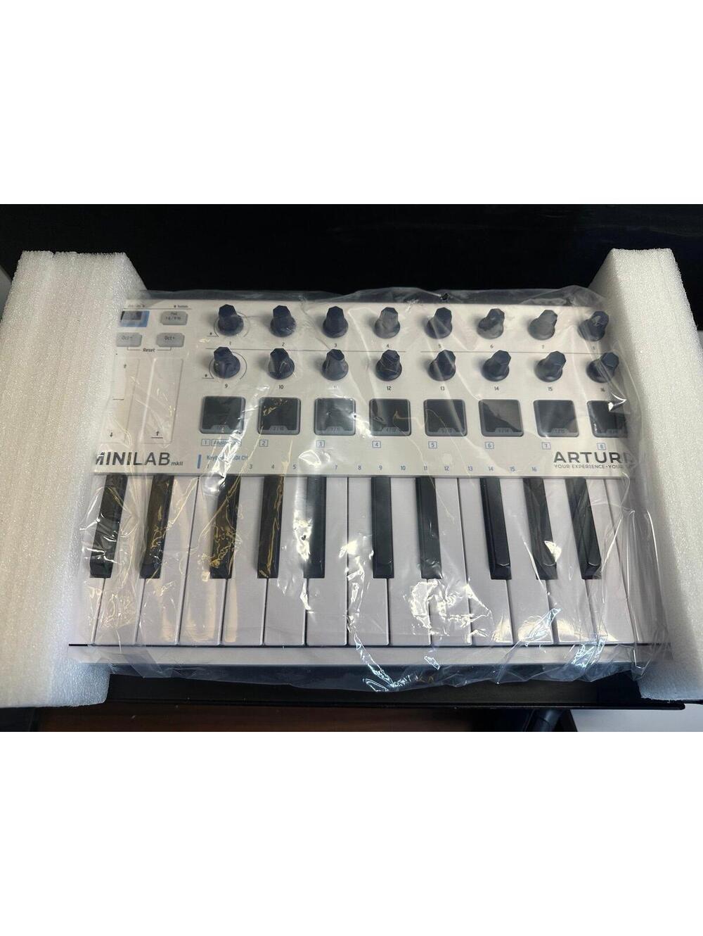 Arturia MiniLab MkII USB MIDI Controller Keyboard – Excellent Condition - Picture 2 of 3